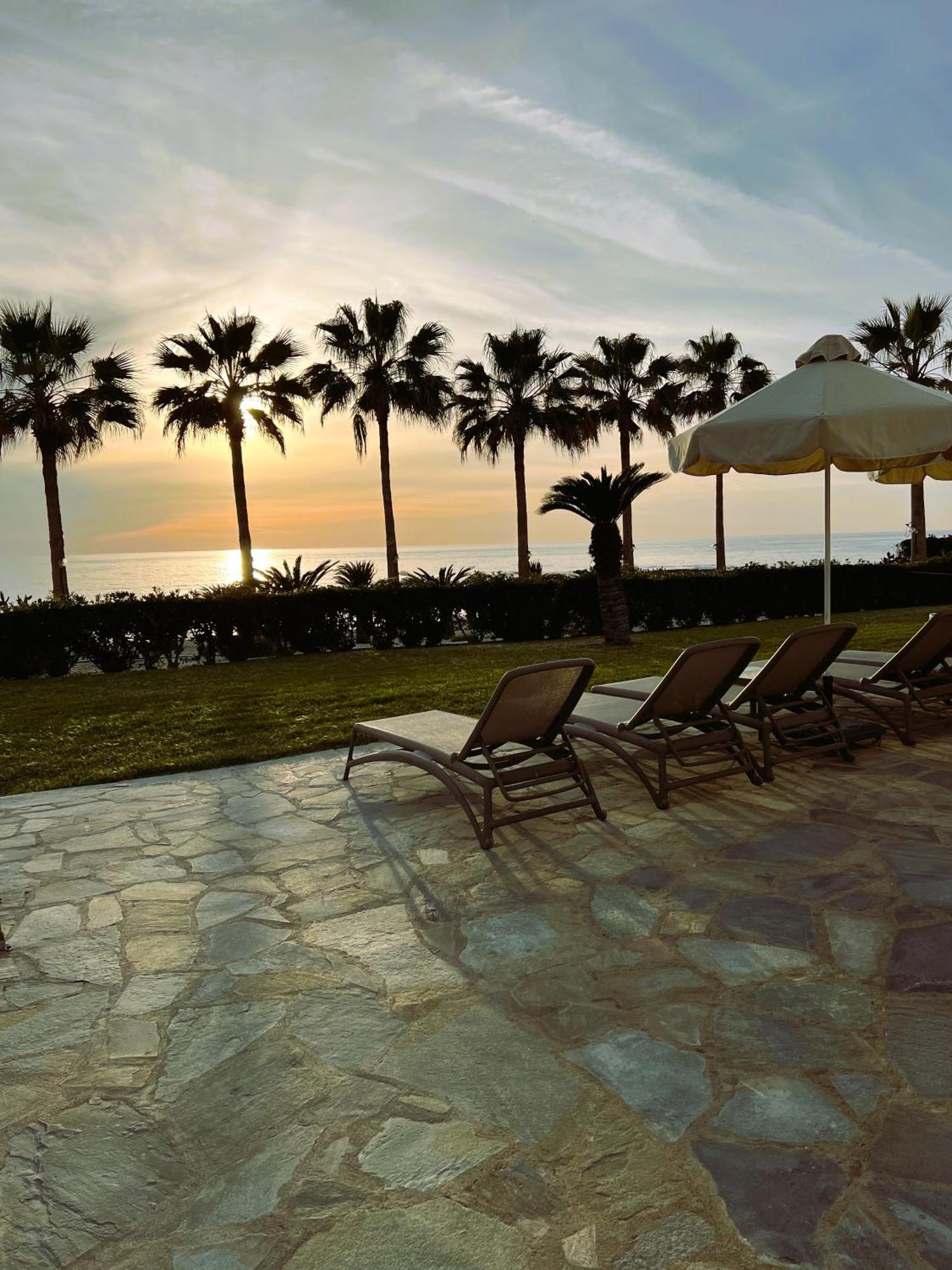 Platzia Beach Villas Paphos Exterior foto