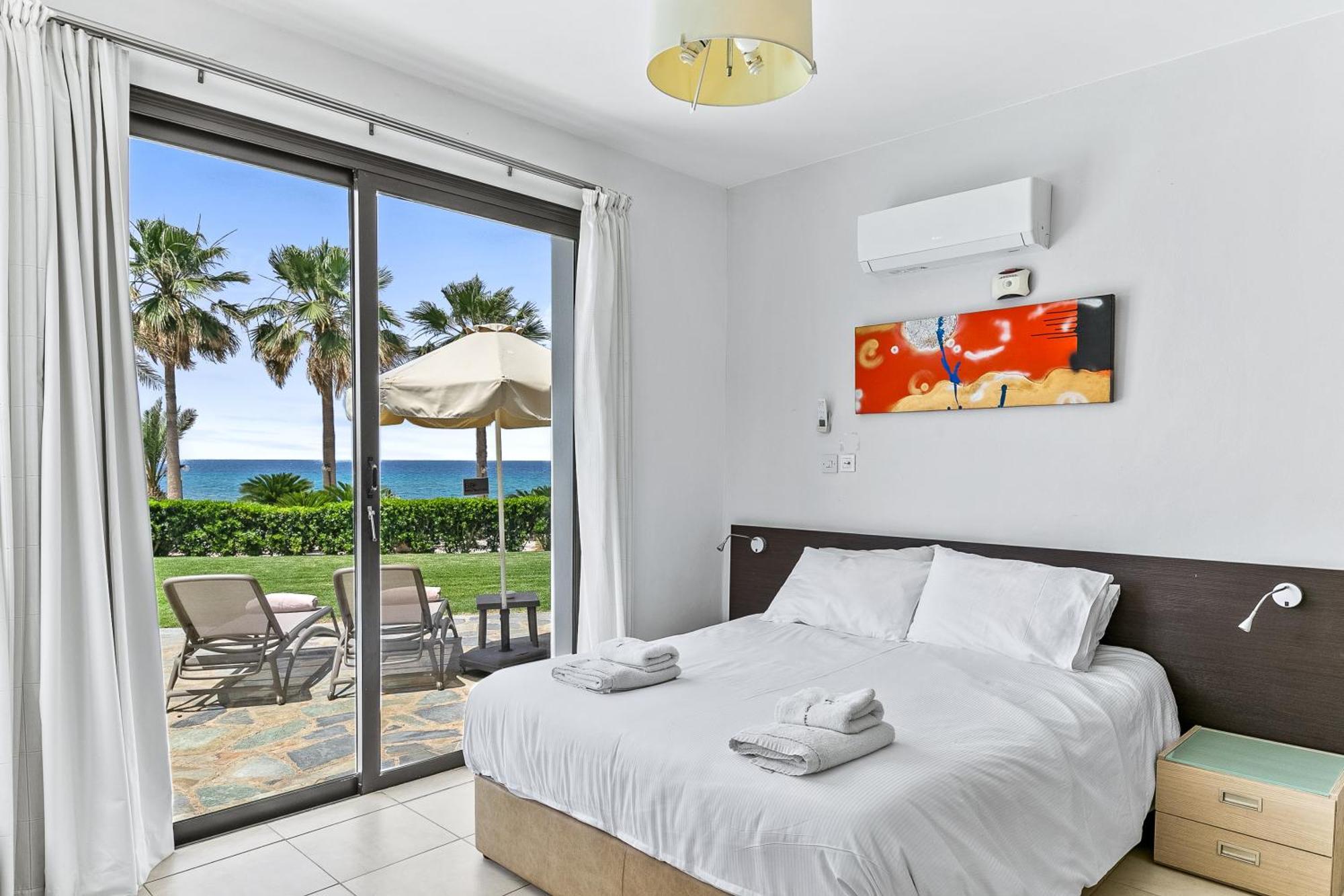 Platzia Beach Villas Paphos Exterior foto