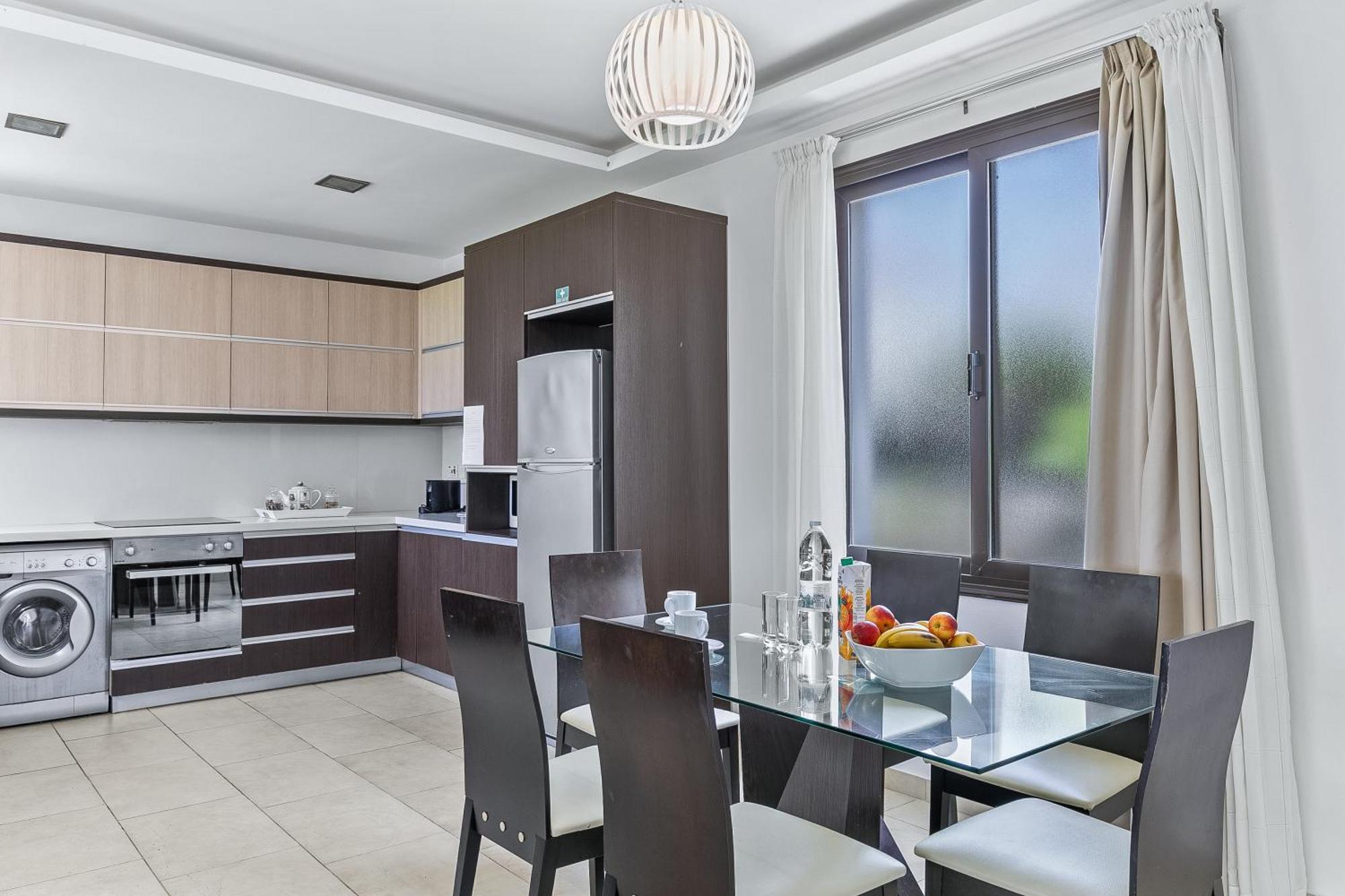 Platzia Beach Villas Paphos Exterior foto
