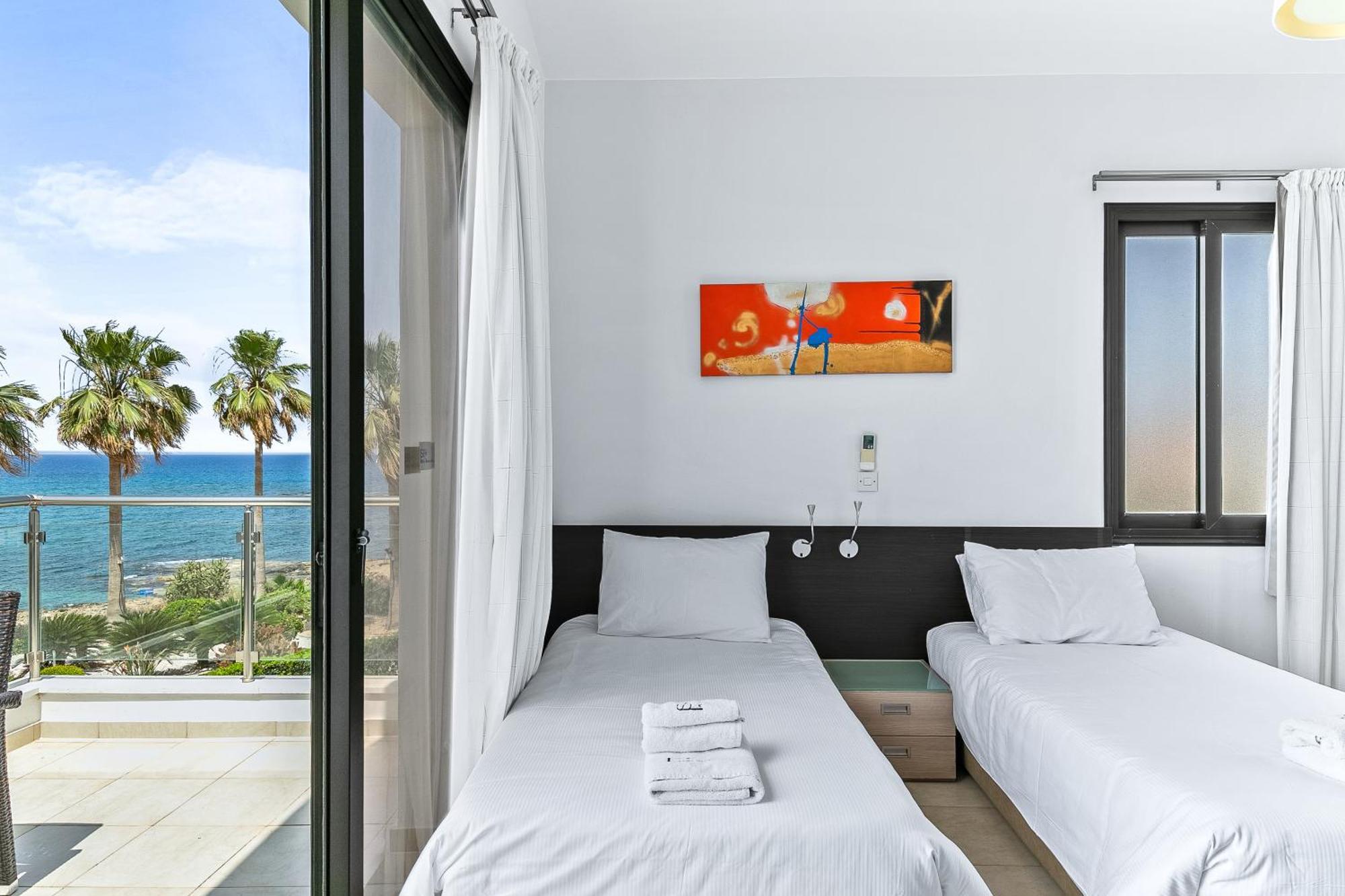Platzia Beach Villas Paphos Exterior foto