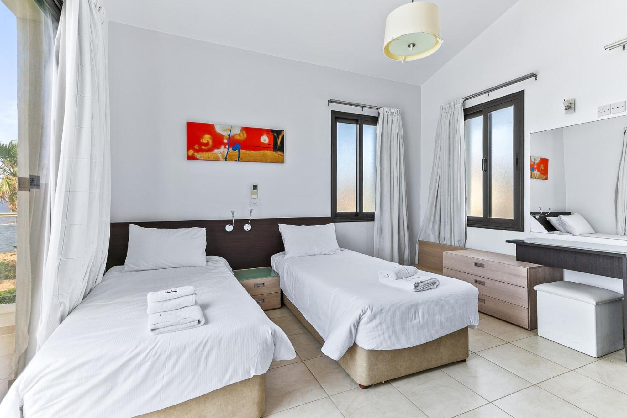 Platzia Beach Villas Paphos Exterior foto