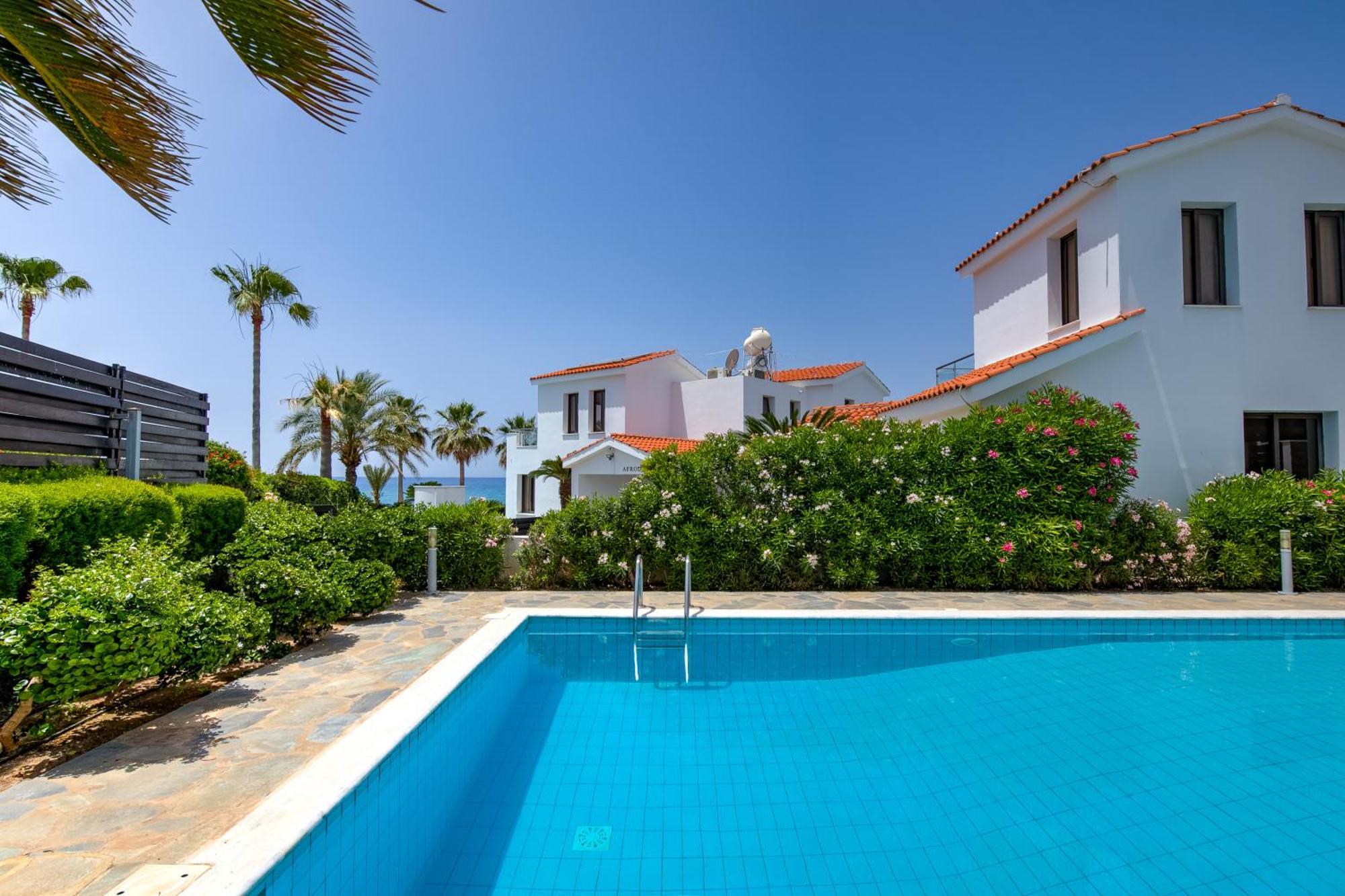 Platzia Beach Villas Paphos Exterior foto