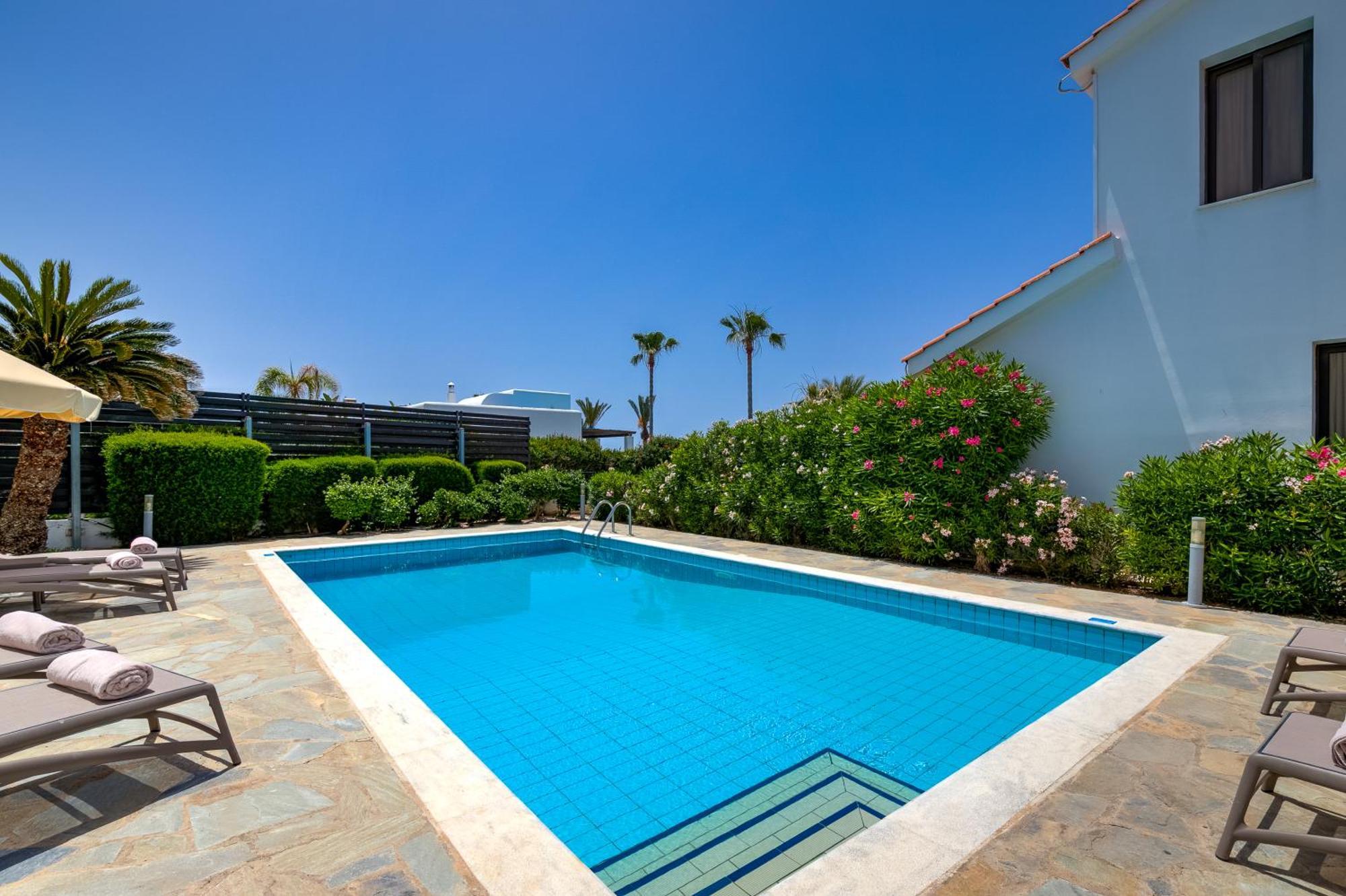 Platzia Beach Villas Paphos Exterior foto