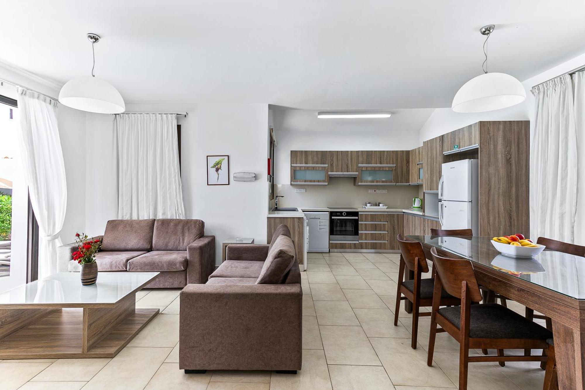 Platzia Beach Villas Paphos Exterior foto
