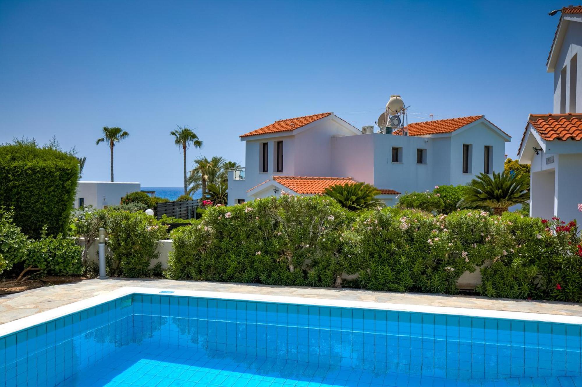 Platzia Beach Villas Paphos Exterior foto