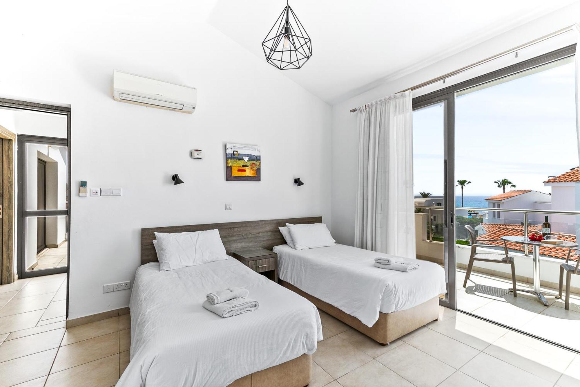 Platzia Beach Villas Paphos Exterior foto