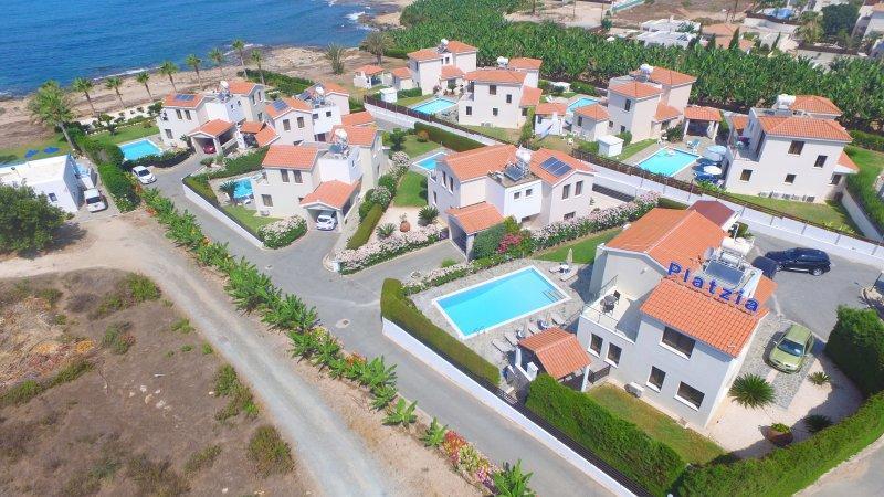 Platzia Beach Villas Paphos Exterior foto