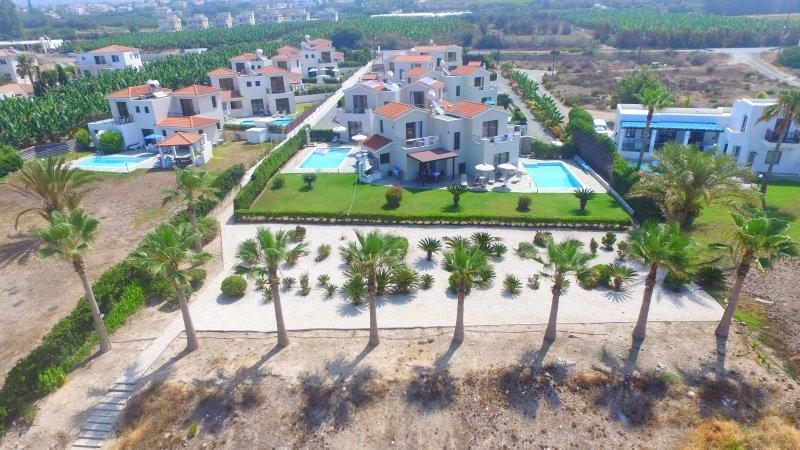 Platzia Beach Villas Paphos Exterior foto
