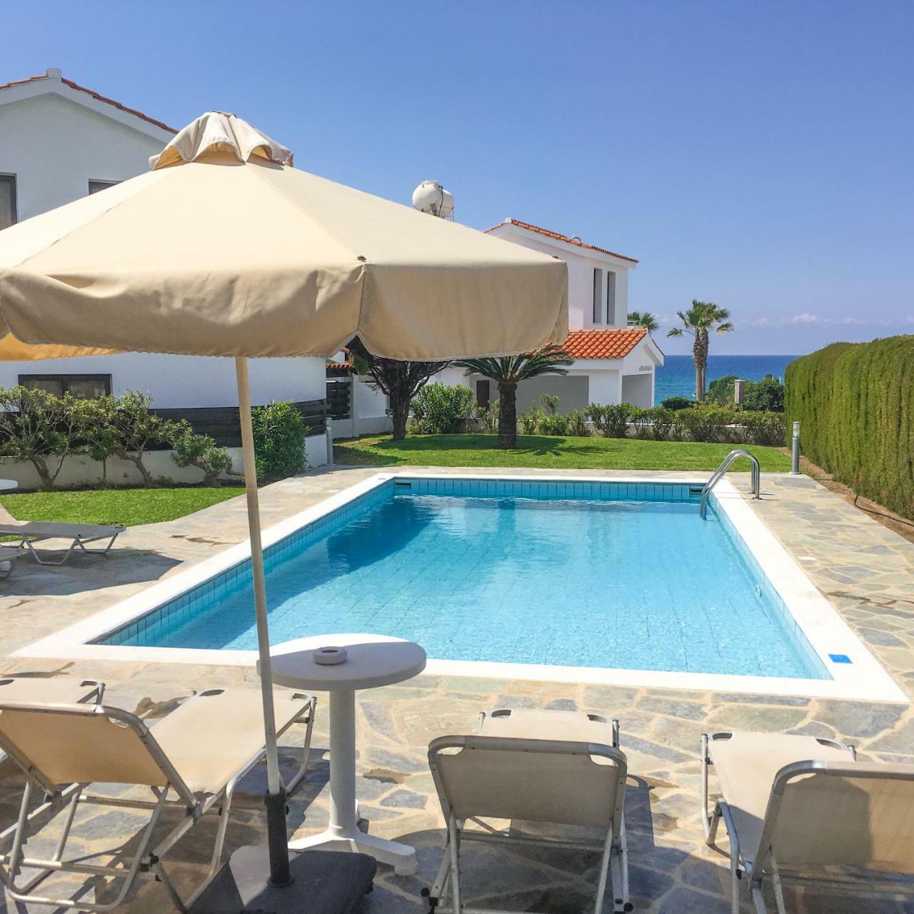 Platzia Beach Villas Paphos Exterior foto